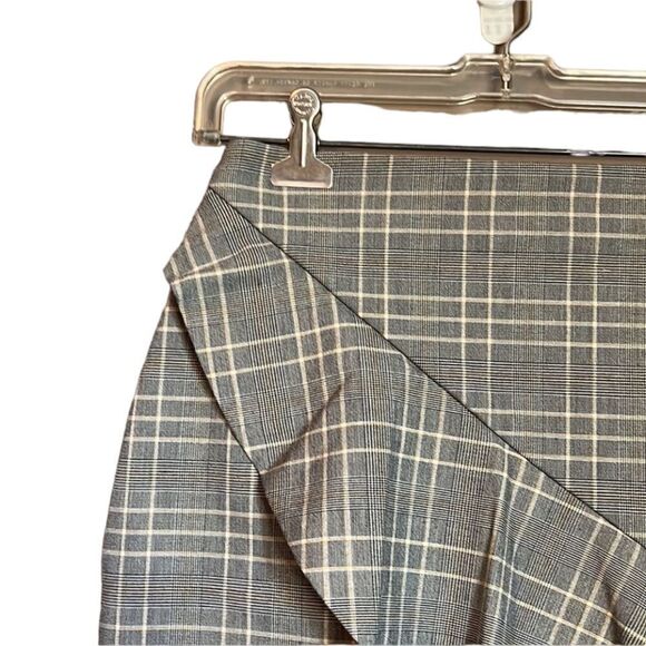 3 for $30! H&M patterned mini skirt with ruffle detail. - Picture 6 of 7